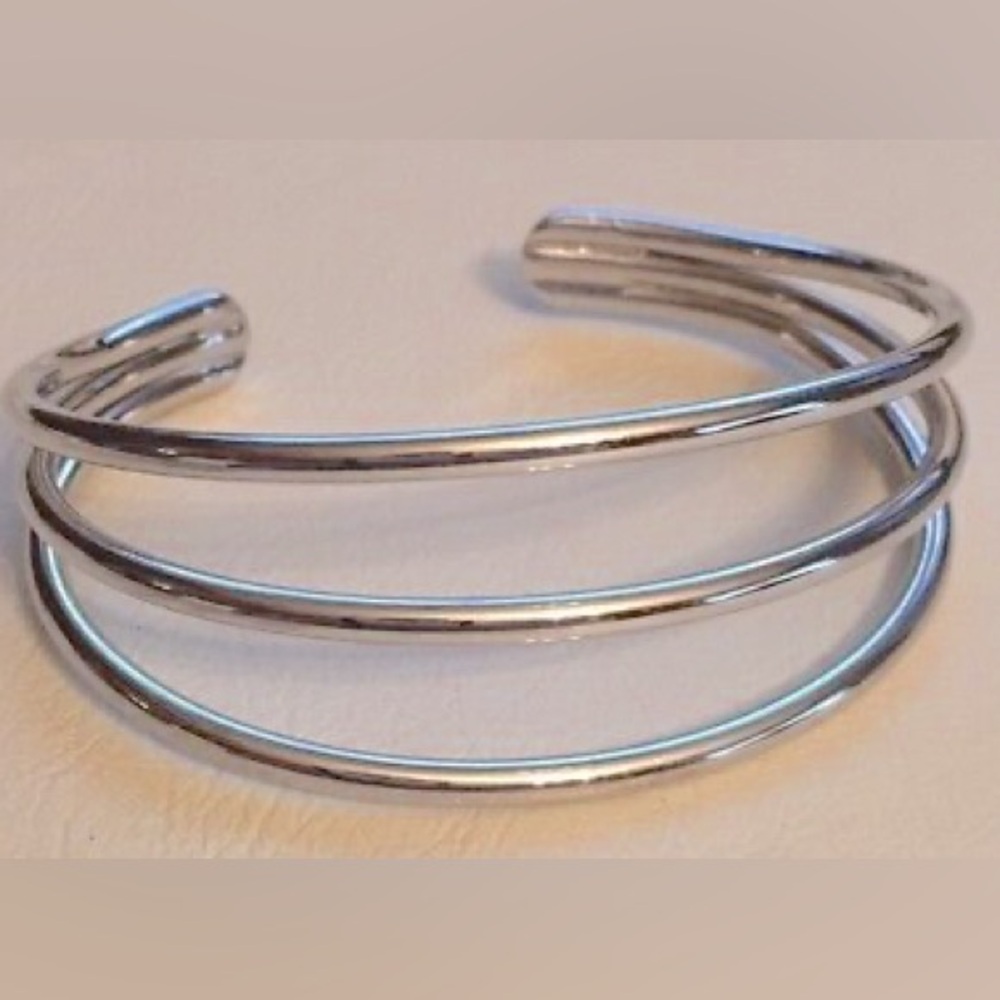 NEW Vanessa Mooney Blondie Cuff Bracelet Silver Tone
